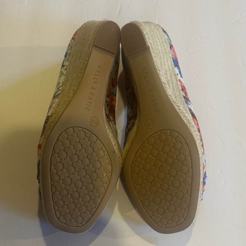 NWOT Kelly & Katie colorful Floral heeled Wedge Espadrilles with front knot - Picture 7 of 8